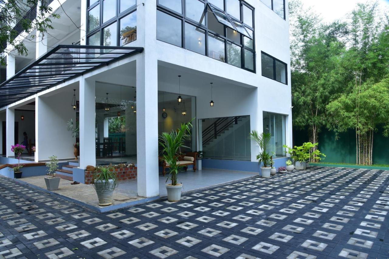 Eden Grand Hotel ดัมบูลลา ภายนอก รูปภาพ