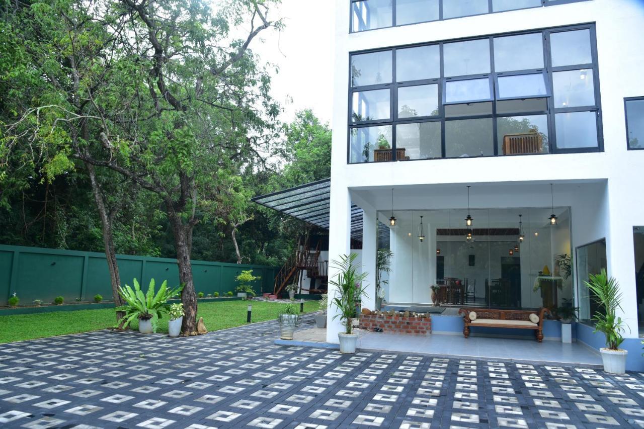 Eden Grand Hotel ดัมบูลลา ภายนอก รูปภาพ
