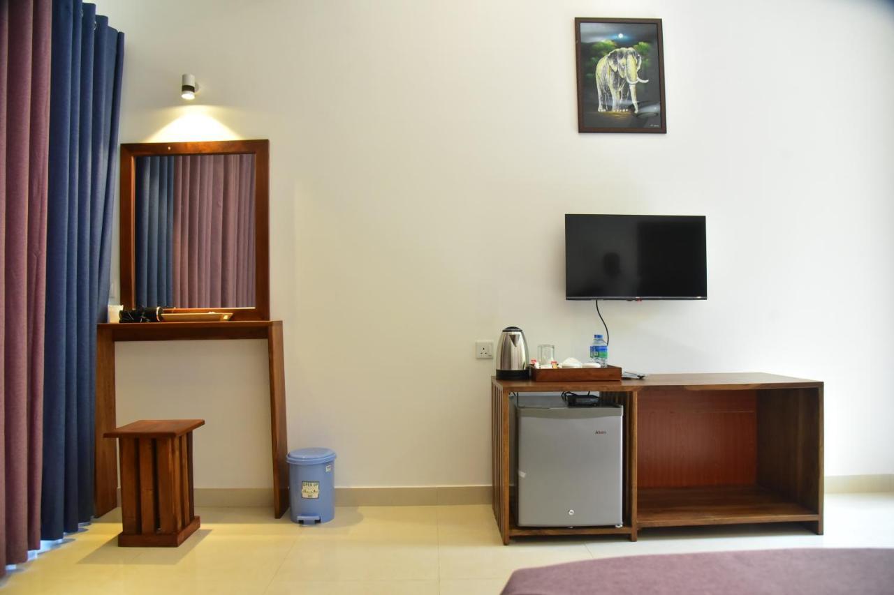 Eden Grand Hotel ดัมบูลลา ภายนอก รูปภาพ