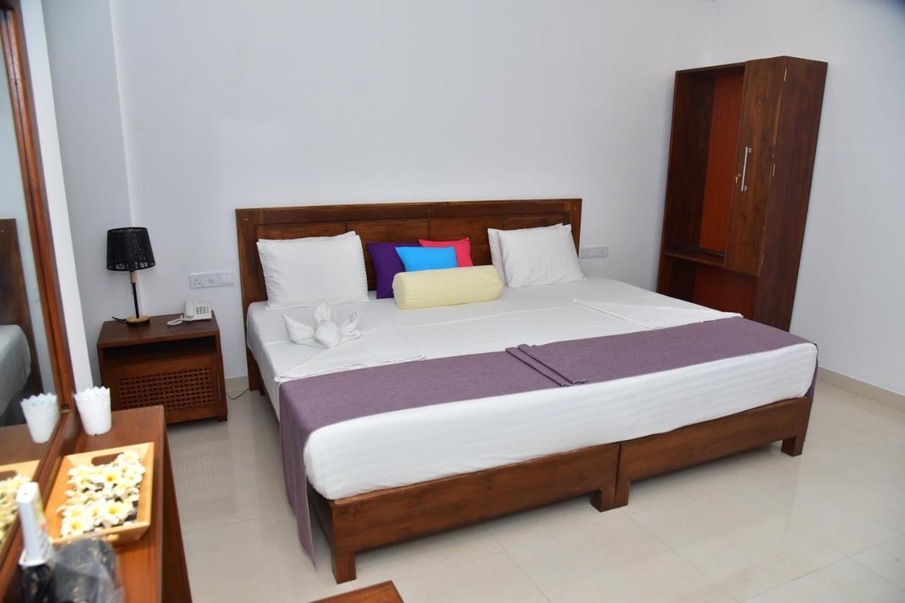 Eden Grand Hotel ดัมบูลลา ภายนอก รูปภาพ
