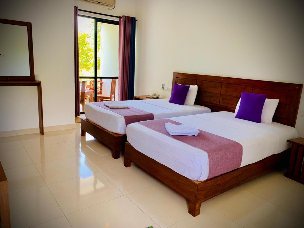 Eden Grand Hotel ดัมบูลลา ภายนอก รูปภาพ
