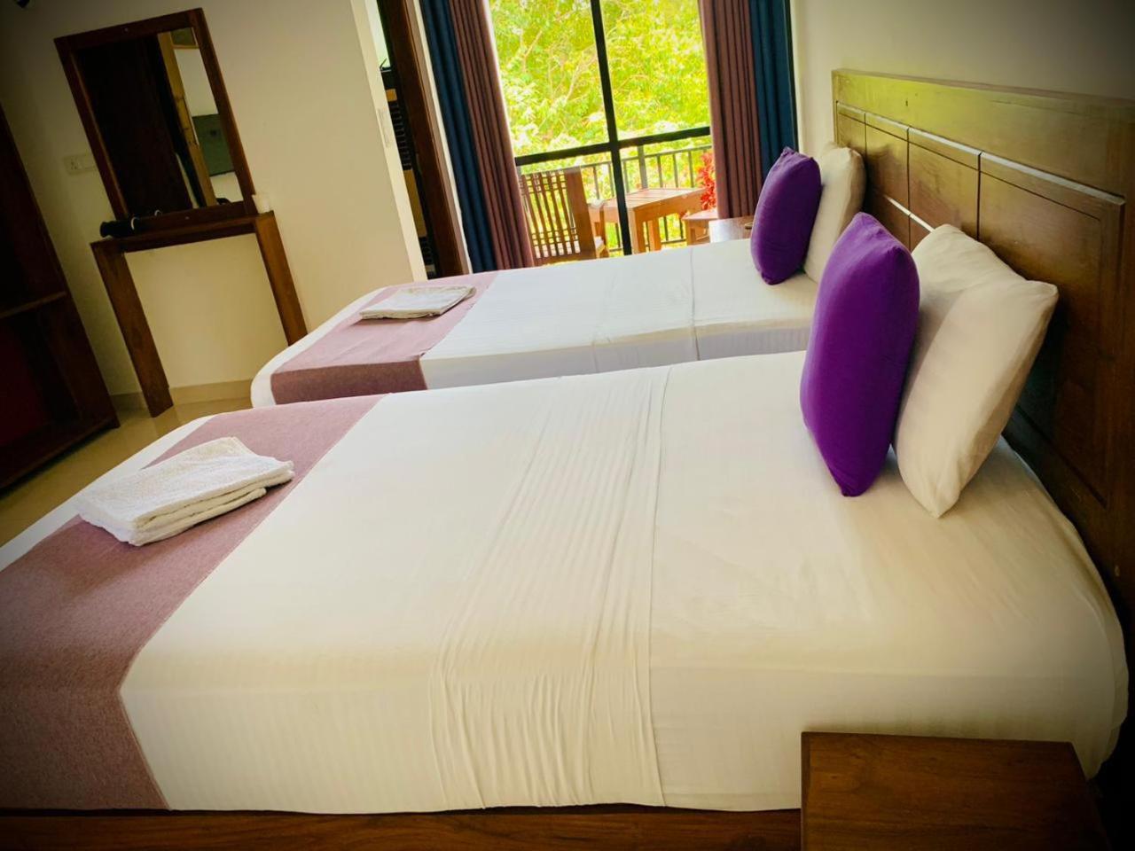 Eden Grand Hotel ดัมบูลลา ภายนอก รูปภาพ